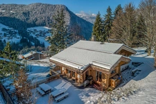 Chalet traditionnel de prestige – Accès direct aux pistes de ski à LA CLUSAZ (74)