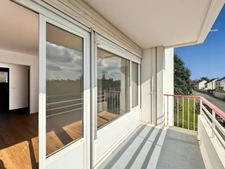 ANGERS – Bel appartement T4 rénové et lumineux de 75 m2 avec loggia, balcon, cave, parking.