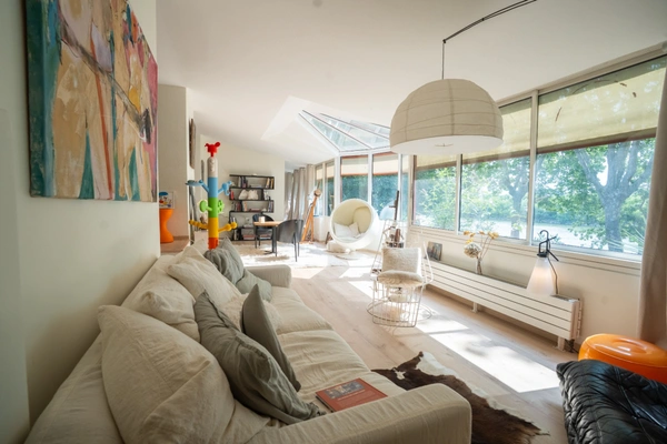 Vue carte postale sur la Maine : Maison atypique et appartement séparé de 300 m2 jouant sur les volumes, la lumière et les perspectives 