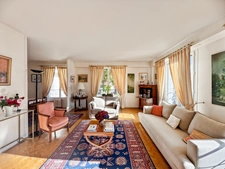 Luxury 130 m2 Type 4 apartment with elevator and garage at the foot of the castle and close to Angers train station
