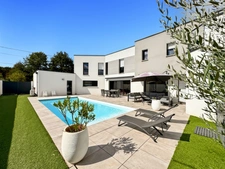 SAINT-BARTHÉLEMY-D’ANJOU – PROPRIÉTÉ CONTEMPORAINE D’EXCEPTION – PISCINE – ESPACE BIEN-ÊTRE