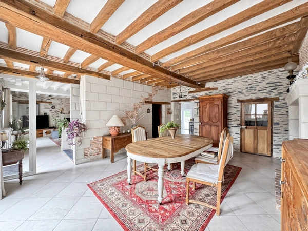 PROPRIÉTÉ DE CARACTÈRE EN BORD DE LOIRE – 210 m² – 2470 m² DE TERRAIN – LES PONTS-DE-CÉ