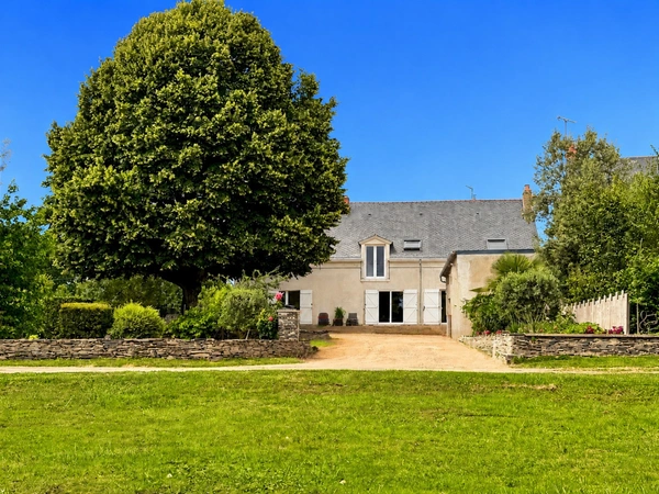 PROPRIÉTÉ DE CARACTÈRE EN BORD DE LOIRE – 210 m² – 2470 m² DE TERRAIN – LES PONTS-DE-CÉ