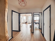 ANGERS proche du centre : Appartement T5 rénové avec 4 chambres, balcon filant, cave, ascenseur, gardien et tramway en bas