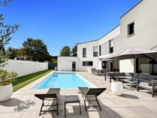 SAINT-BARTHÉLEMY-D’ANJOU – PROPRIÉTÉ CONTEMPORAINE D’EXCEPTION – PISCINE – ESPACE BIEN-ÊTRE