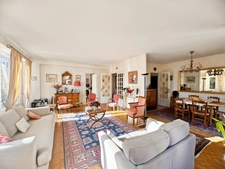 Luxury 130 m2 Type 4 apartment with elevator and garage at the foot of the castle and close to Angers train station