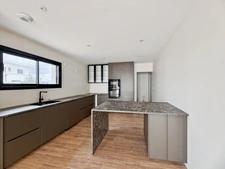  BRAIN SUR L'AUTHION : Magnifique maison contemporaine offrant 4 chambres, une vie de plain-pied, garage et jardin.