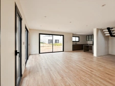  BRAIN SUR L'AUTHION : Magnifique maison contemporaine offrant 4 chambres, une vie de plain-pied, garage et jardin.