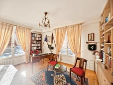 Luxury 130 m2 Type 4 apartment with elevator and garage at the foot of the castle and close to Angers train station