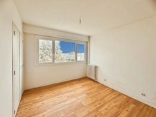 ANGERS – Bel appartement T4 rénové et lumineux de 75 m2 avec loggia, balcon, cave, parking.