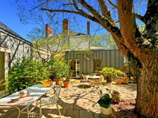 Postcard view of the Maine: Atypical house and separate 300 m2 apartment playing on volumes, light and perspectives 