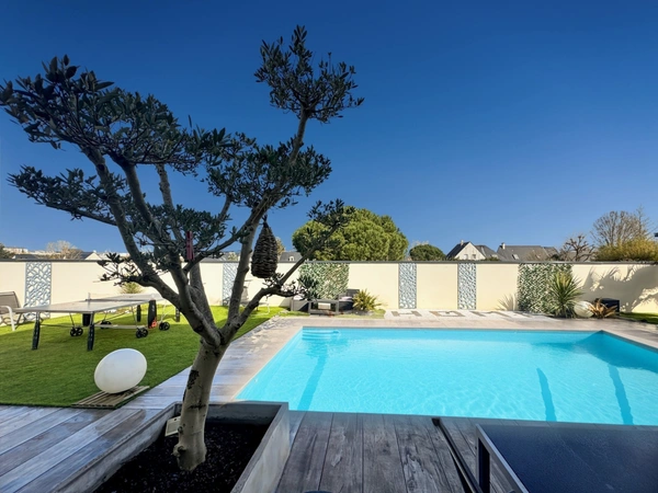 Maison d’architecte contemporaine connectée BBC 188 m² avec prestations d'exception sur parcelle de 750 m² avec piscine 