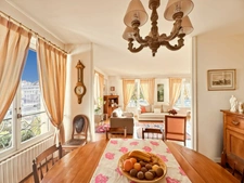 Luxury 130 m2 Type 4 apartment with elevator and garage at the foot of the castle and close to Angers train station