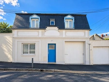 ANGERS – PLACE NEY – CHARMANTE MAISON DE VILLE AVEC 2 CHAMBRES, GARAGE ET GRANDE CAVE