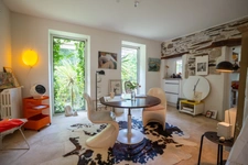 Postcard view of the Maine: Atypical house and separate 300 m2 apartment playing on volumes, light and perspectives 