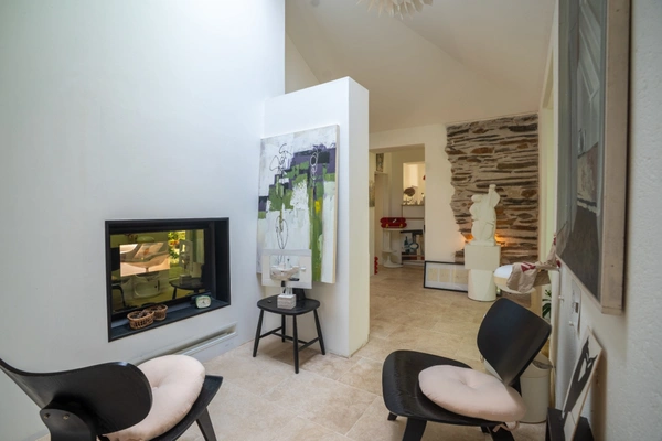 Vue carte postale sur la Maine : Maison atypique et appartement séparé de 300 m2 jouant sur les volumes, la lumière et les perspectives 