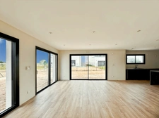  BRAIN SUR L'AUTHION : Magnifique maison contemporaine offrant 4 chambres, une vie de plain-pied, garage et jardin.