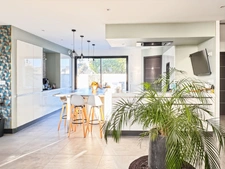 Maison d’architecte contemporaine connectée BBC 188 m² avec prestations d'exception sur parcelle de 750 m² avec piscine 