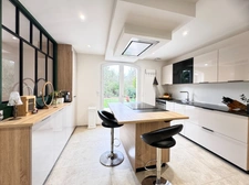 Maison de caractère entièrement rénovée – 212 m² sur parcelle de 2900 m2 – Écrin de verdure dans le centre de Mûrs-Érigné