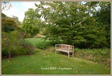Domaine paysager reconnu avec parc floral, batiments et terres agricoles