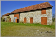 Rare à la vente – Authentique loge en pierre à réhabiliter