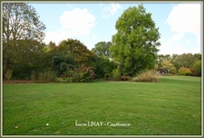 Domaine paysager reconnu avec parc floral, batiments et terres agricoles