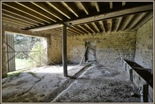 Rare à la vente – Authentique loge en pierre à réhabiliter