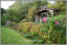 Domaine paysager reconnu avec parc floral, batiments et terres agricoles