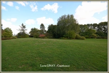 Domaine paysager reconnu avec parc floral, batiments et terres agricoles