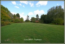 Domaine paysager reconnu avec parc floral, batiments et terres agricoles