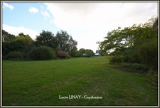 Domaine paysager reconnu avec parc floral, batiments et terres agricoles