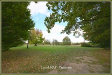 Domaine paysager reconnu avec parc floral, batiments et terres agricoles