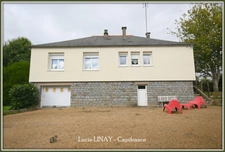 Maison avec batiments en pierre et terrain 