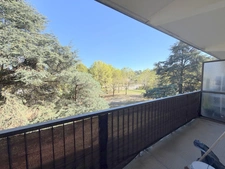 Appartement en excellent état à vendre 3/4 pièces MEYZIEU (69), au calme, avec vue dégagée sur la nature, proche de tout.