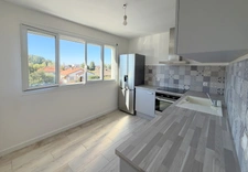 Appartement en excellent état à vendre 3/4 pièces MEYZIEU (69), au calme, avec vue dégagée sur la nature, proche de tout.