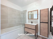 Nîmes, Dpt Gard (30), Appartement de 101 m² lumineux, entièrement rénové - Terrasse 8 m²