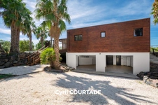 Le Grau d'Agde, Dpt Hérault (34), Propriété contemporaine de 222 m² avec piscine à débordement - Terrain de 2760 m²