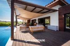 Le Grau d'Agde, Dpt Hérault (34), Propriété contemporaine de 222 m² avec piscine à débordement - Terrain de 2760 m²