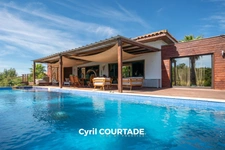 Le Grau d'Agde, Dpt Hérault (34), Propriété contemporaine de 222 m² avec piscine à débordement - Terrain de 2760 m²