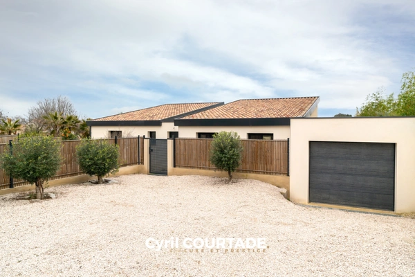 Pézénas, Dpt Hérault (34), Maison d'exception de 141m². Jardin de 767m² et piscine.