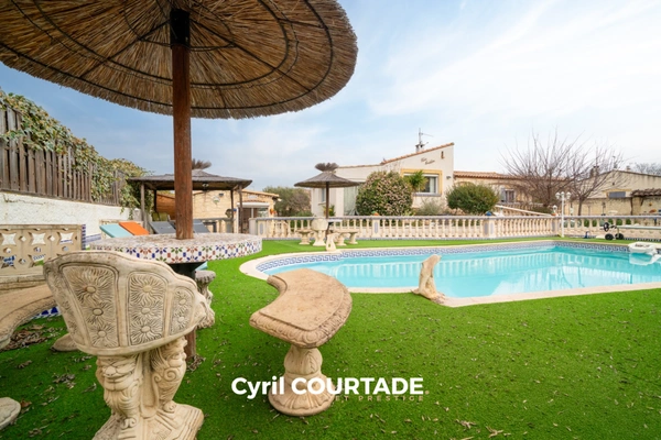 Maison lumineuse avec piscine et dépendance. Terrain de 1250 m²