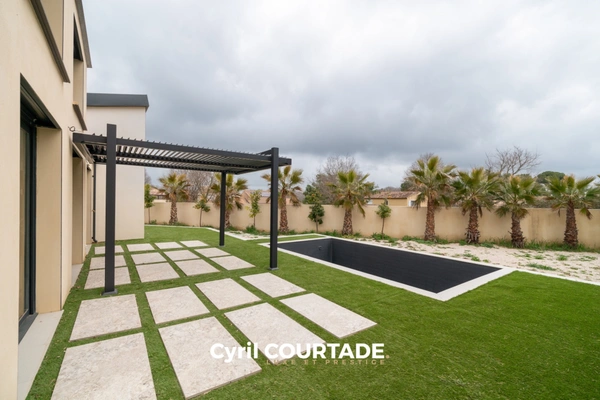 Pézénas, Dpt Hérault (34), Maison d'exception de 141m². Jardin de 767m² et piscine.