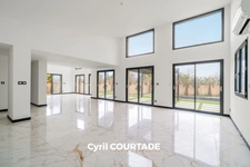 Pézénas, Dpt Hérault (34), Maison d'exception de 141m². Jardin de 767m² et piscine.