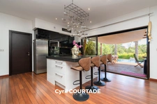 Le Grau d'Agde, Dpt Hérault (34), Propriété contemporaine de 222 m² avec piscine à débordement - Terrain de 2760 m²