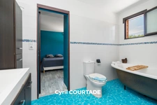 Le Grau d'Agde, Dpt Hérault (34), Propriété contemporaine de 222 m² avec piscine à débordement - Terrain de 2760 m²