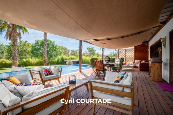 Le Grau d'Agde, Dpt Hérault (34), Propriété contemporaine de 222 m² avec piscine à débordement - Terrain de 2760 m²