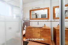 Le Grau d'Agde, Dpt Hérault (34), Propriété contemporaine de 222 m² avec piscine à débordement - Terrain de 2760 m²