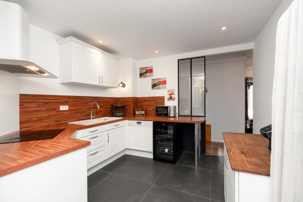 Montpellier, Dpt Hérault (34), Appartement 75 m² lumineux, entièrement rénové 