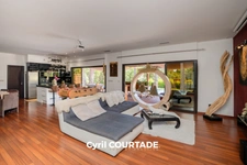 Le Grau d'Agde, Dpt Hérault (34), Propriété contemporaine de 222 m² avec piscine à débordement - Terrain de 2760 m²