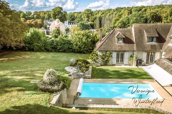 Propriete à vendre 9 pièces GOUSSONVILLE (78)-245m²-4 chambres-piscine-2 garages-4440m²